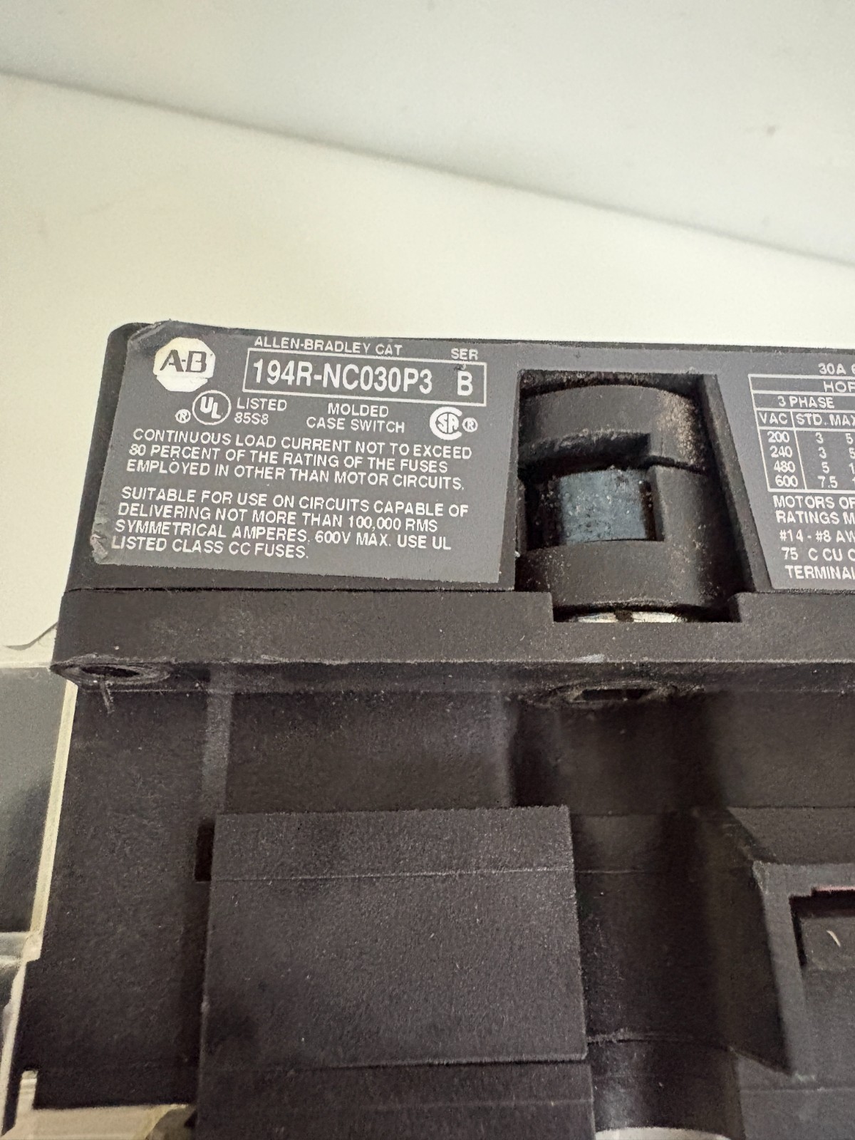 ALLEN BRADLEY DISCONNECT SWITCH 194R-NC030P3 B W/194R-HS4E A HANDLE