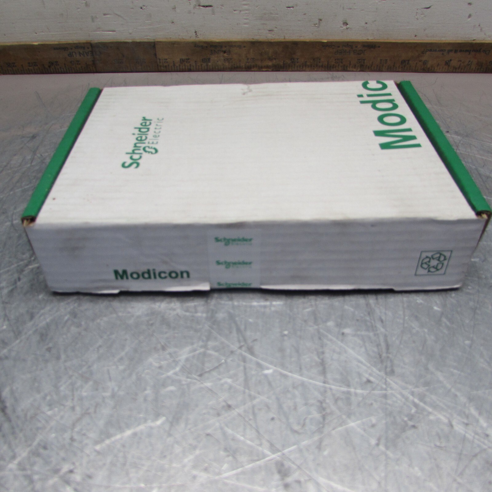 NEW! SCHNEIDER 170ADI35000 , 32pt DIGITAL INPUT , 24VDC, SEALED! MAKE OFFER!
