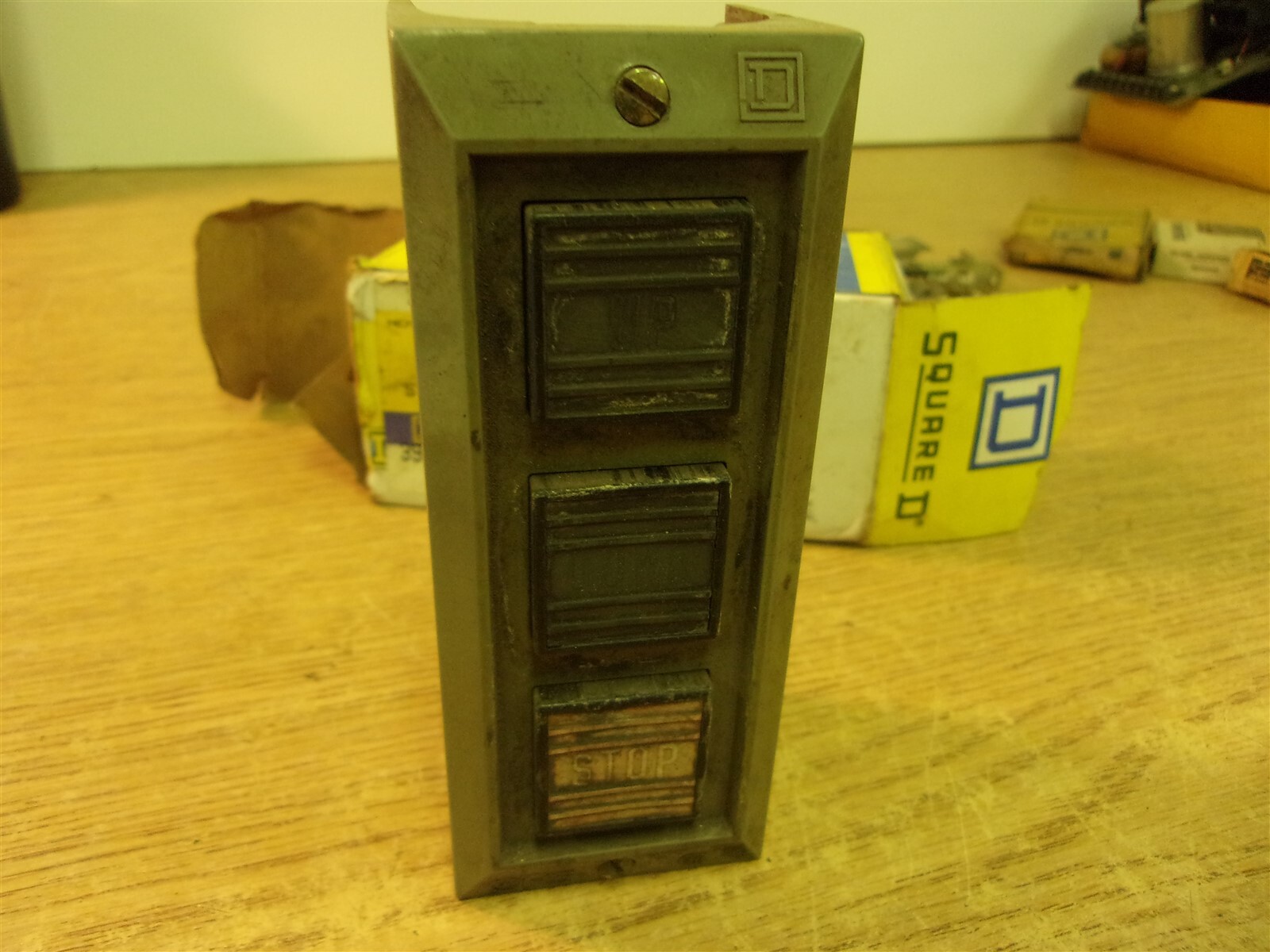Square D 9001 BG-305 Push Button Control Station Ser A 60V *FREE SHIPPING*