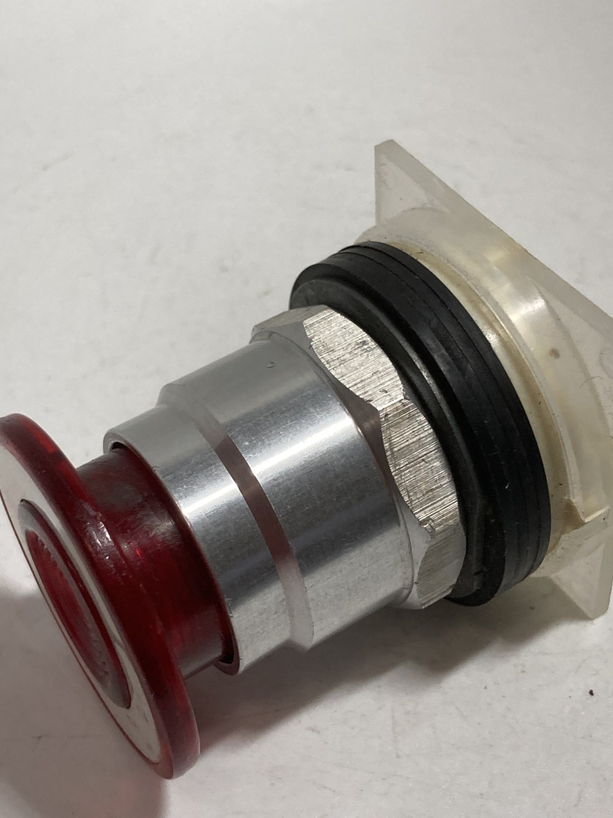 SQUARE D 9001-KR8R PUSHBUTTON OPERATOR RED ILL PUSH PULL