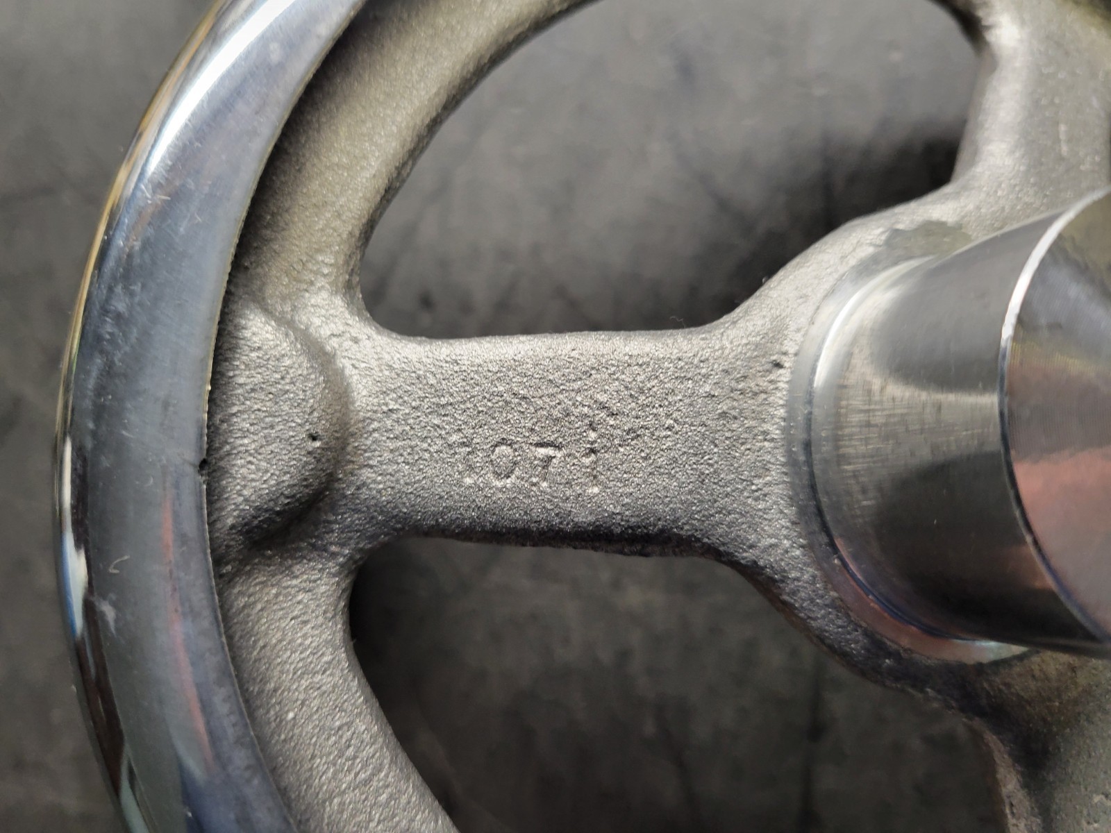 7″ 3 Spoke Handwheel w/ Handle.