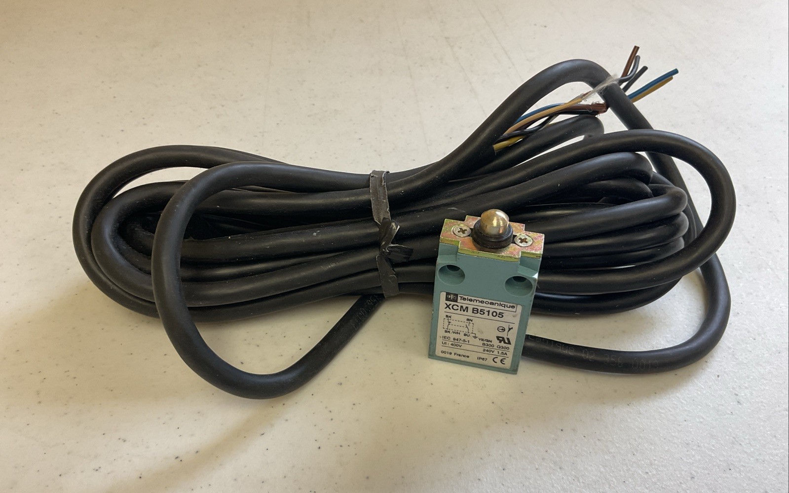 NEW TELEMECANIQUE XCM B5105 LIMIT SWITCH, FREE SHIPPING