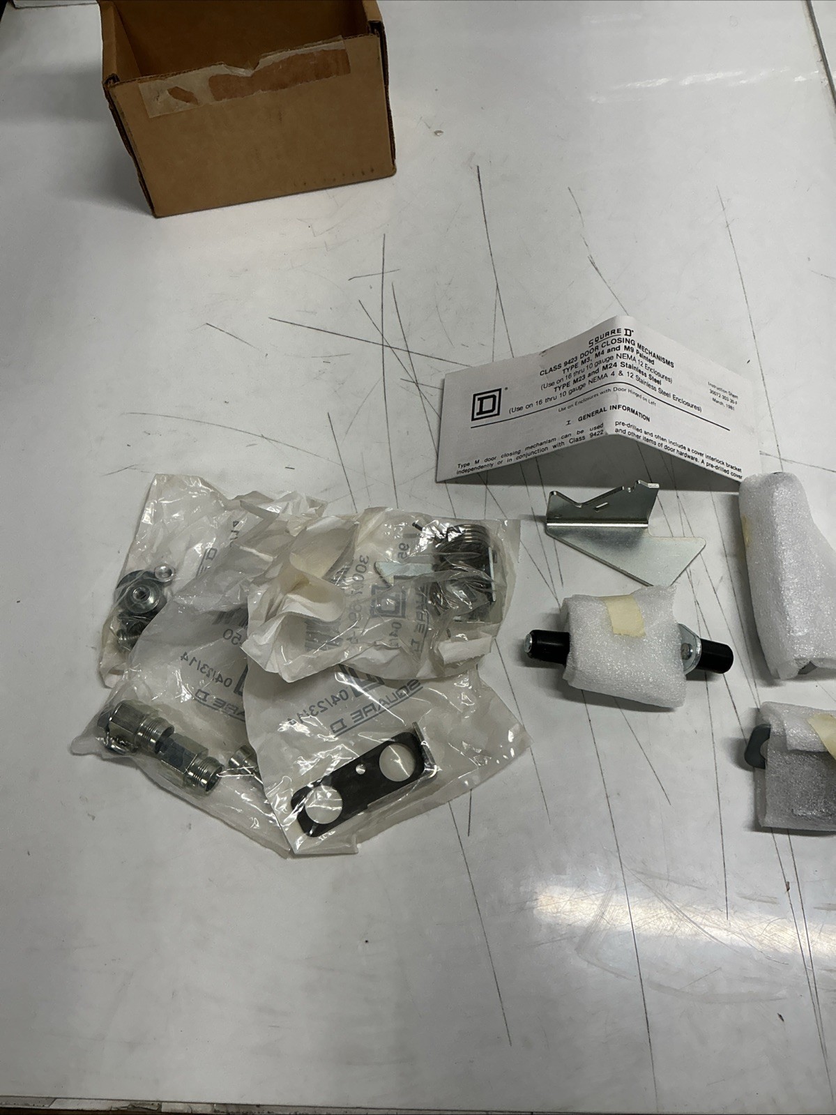 NIB Square D Door Closing Mechanism 9423M4 Ser C Z-968