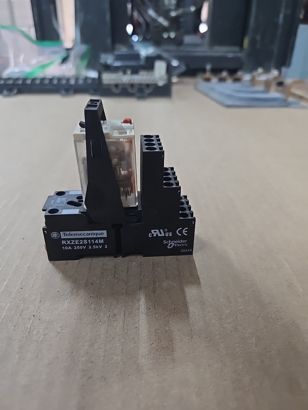 TELEMECANIQUE RXZE2S114M 10A 250V