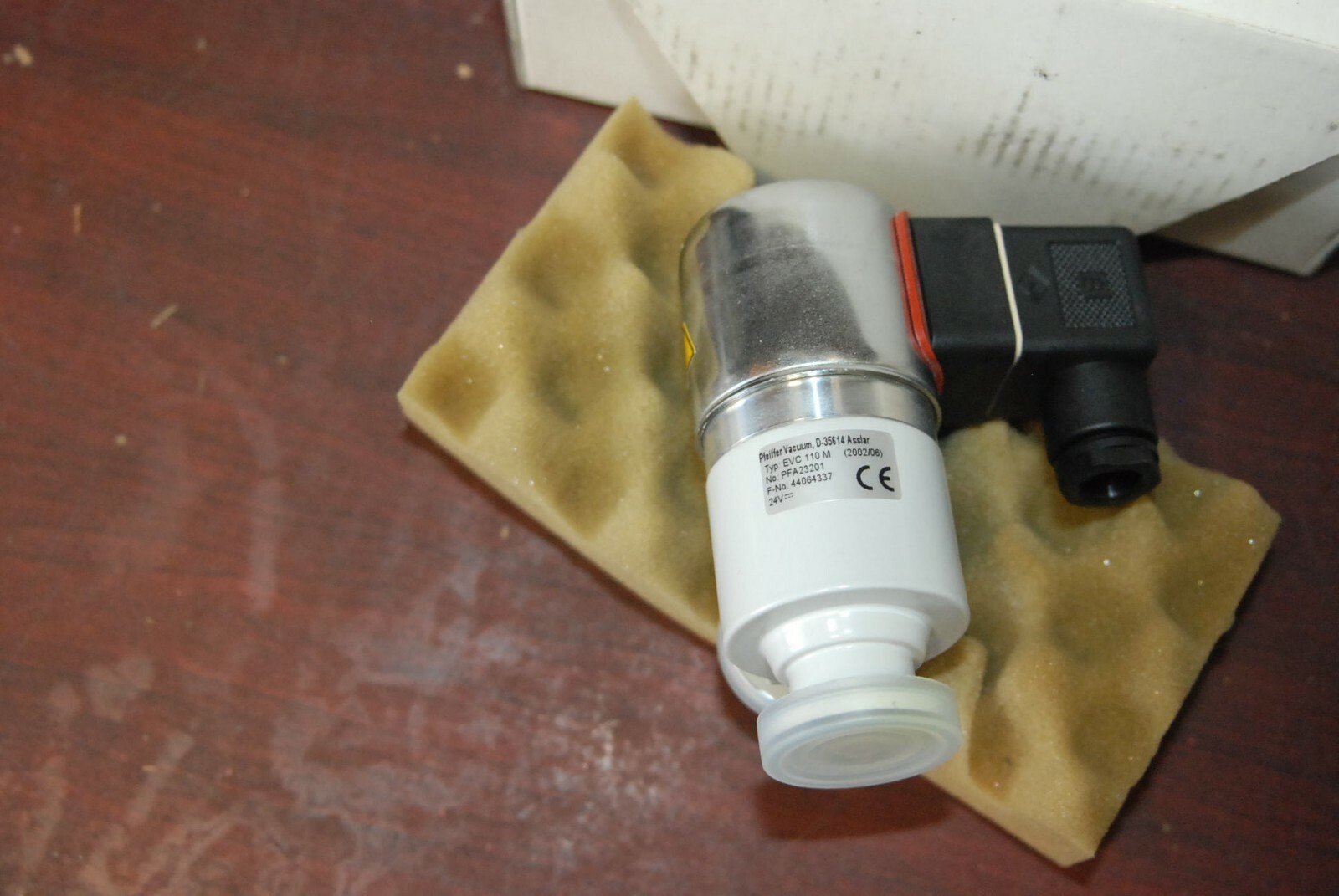 Pfeiffer PFA23201, Right Angle Valve, 24VDC, New in Box