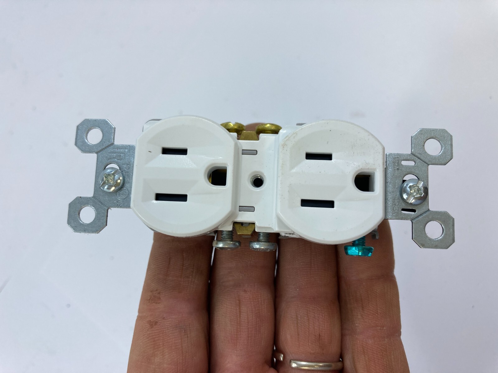 (Box Of 10) Pass & Seymour 3232Tr-W 15A 125V Tamper Resistant Receptacle, White