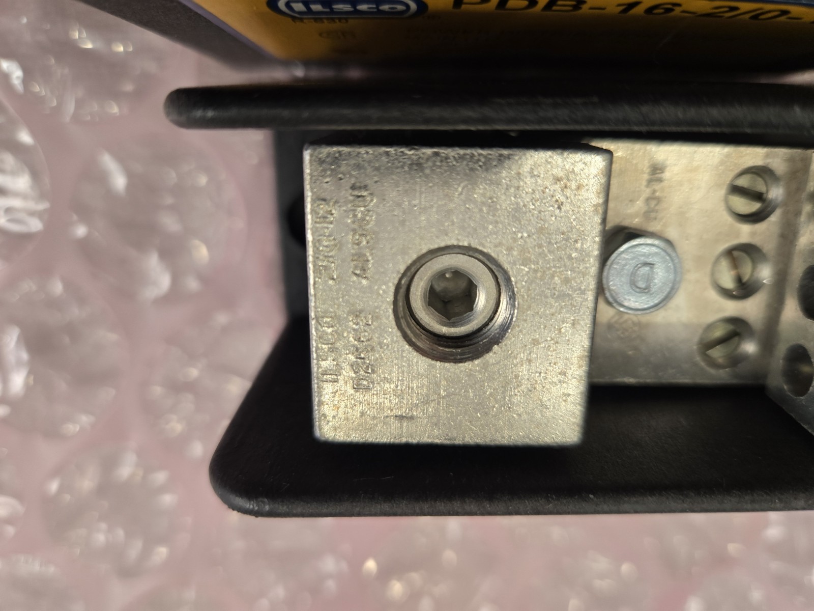 ILSCO PDB-26-2/0-1 POWER DISTRIBUTION BLOCK 350A 600V 1 POLE + One For Part