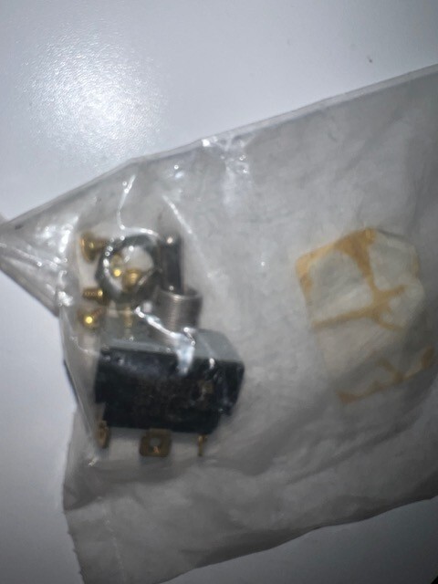 (1) NEW CARLING TECHNOLOGIES Switch Toggle 0909