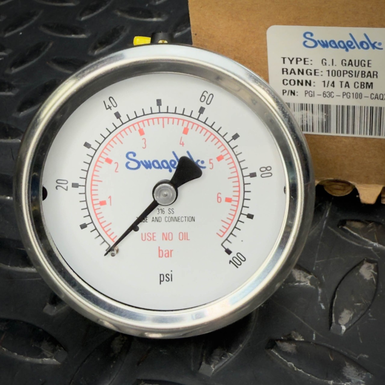Swagelok PGI-63C-PG100-CAQX-AB 2.5″ 100 PSI Pressure Gauge Center-Back Mount