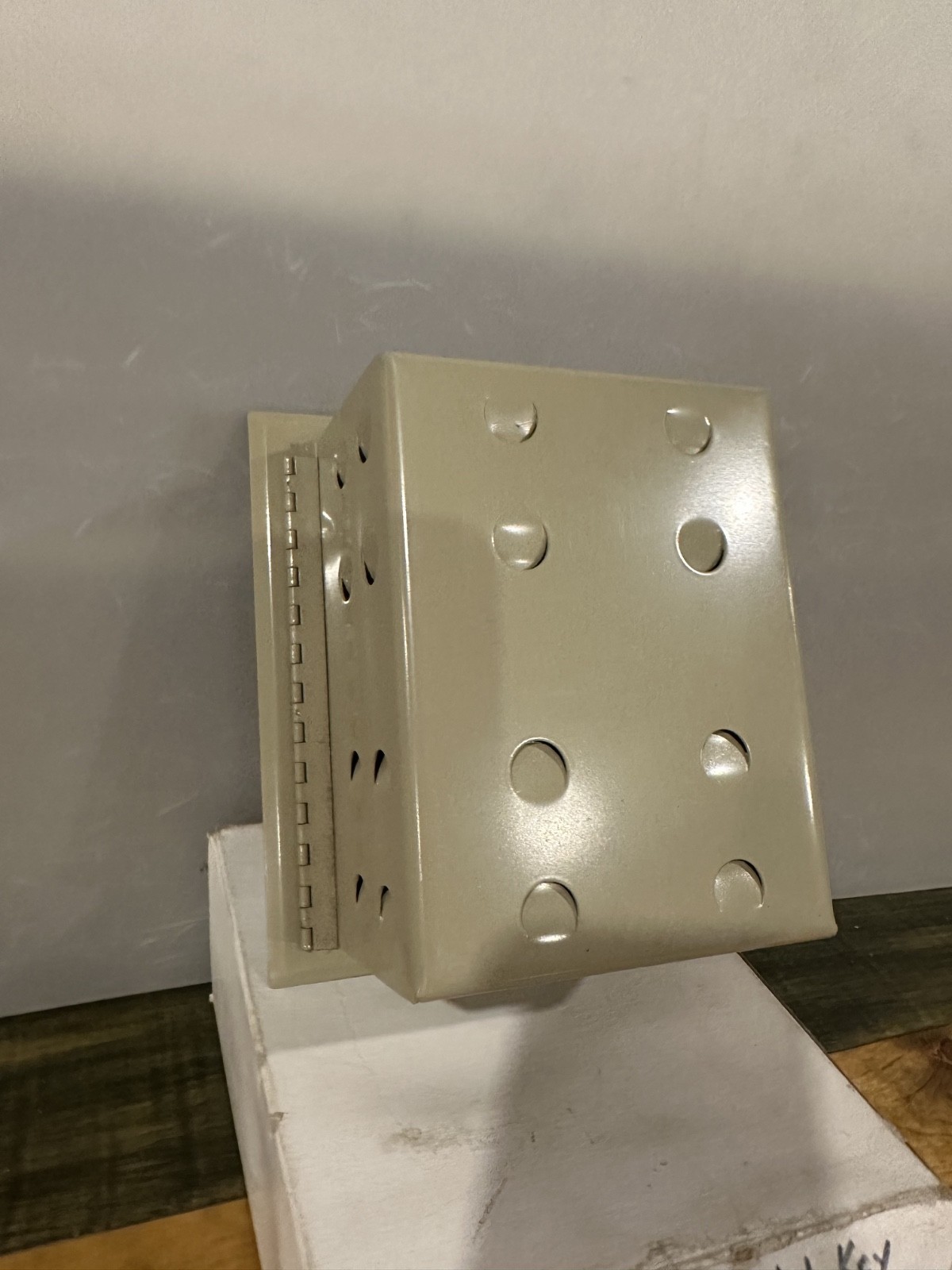 Interstate Electric mfgs BTG-54VL Metal Thermostat Guard 320-10300