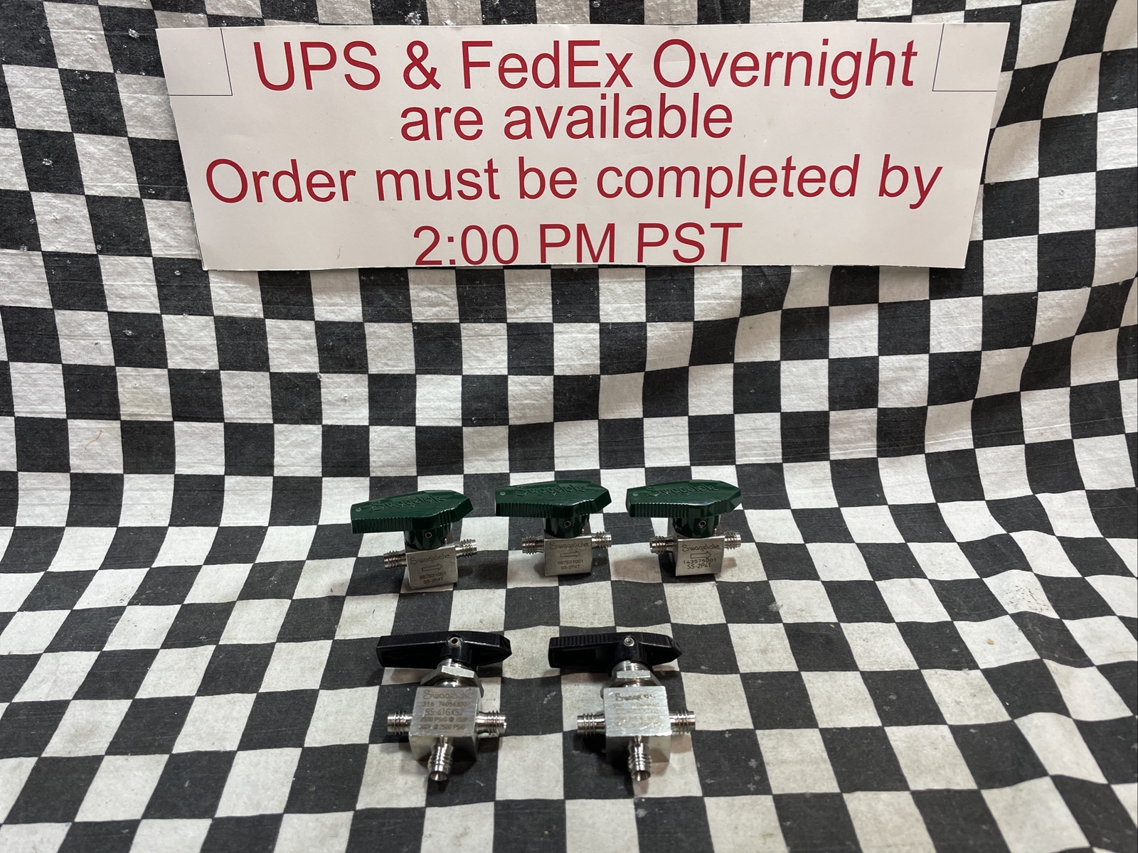 SWAGELOK SS-41GXS2 & SS-2P4T, 3-Way Ball Valve &Quarter Turn 1/8″, LOT OF 5#CC30