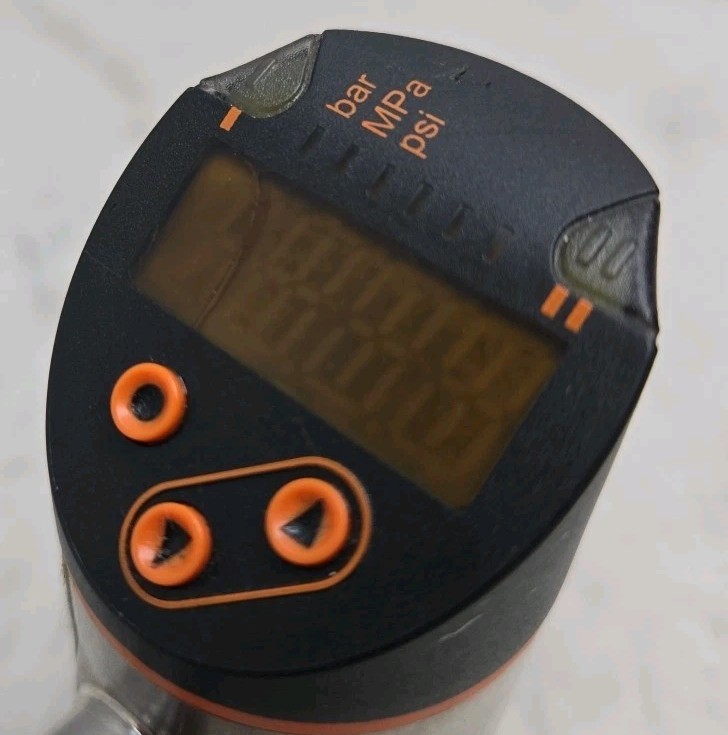 IFM PN7070 Pressure Sensor w/ Display 18-30Vdc 80MPa 0-400 Bar Used *READ*