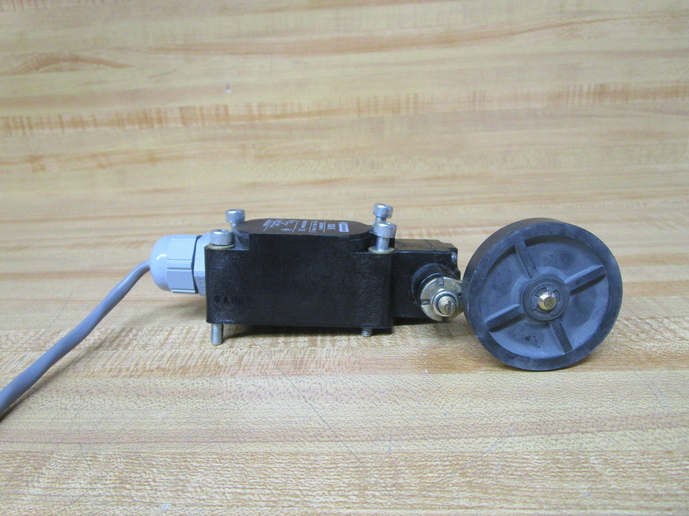 Telemecanique XCK-S Limit Switch Assy. XCKS W/ZCK-Y39 Lever