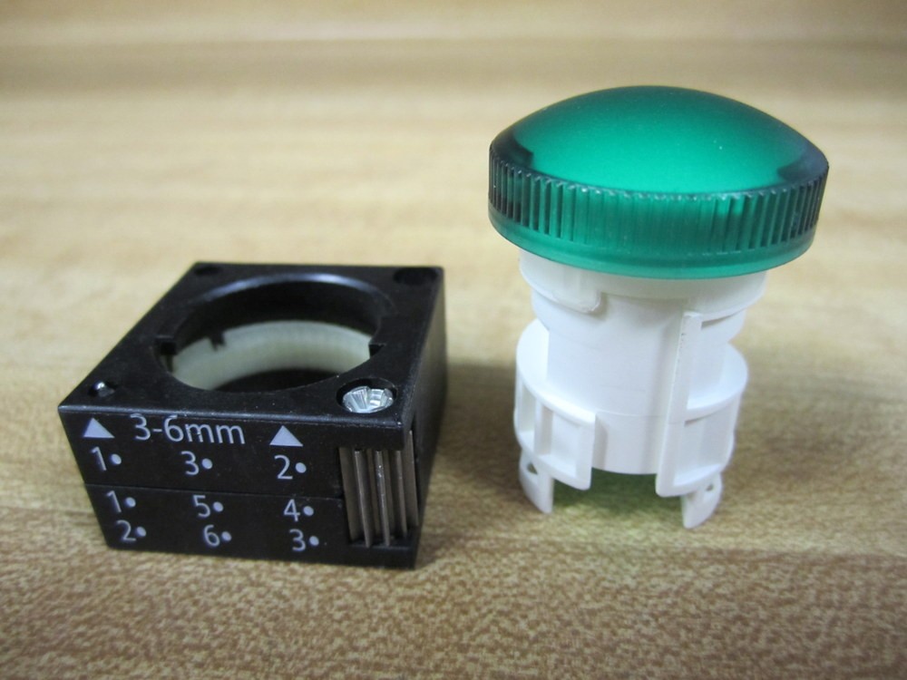 Siemens 3SB3001-6AA40 Pilot Light and Base 3SB30016AA40