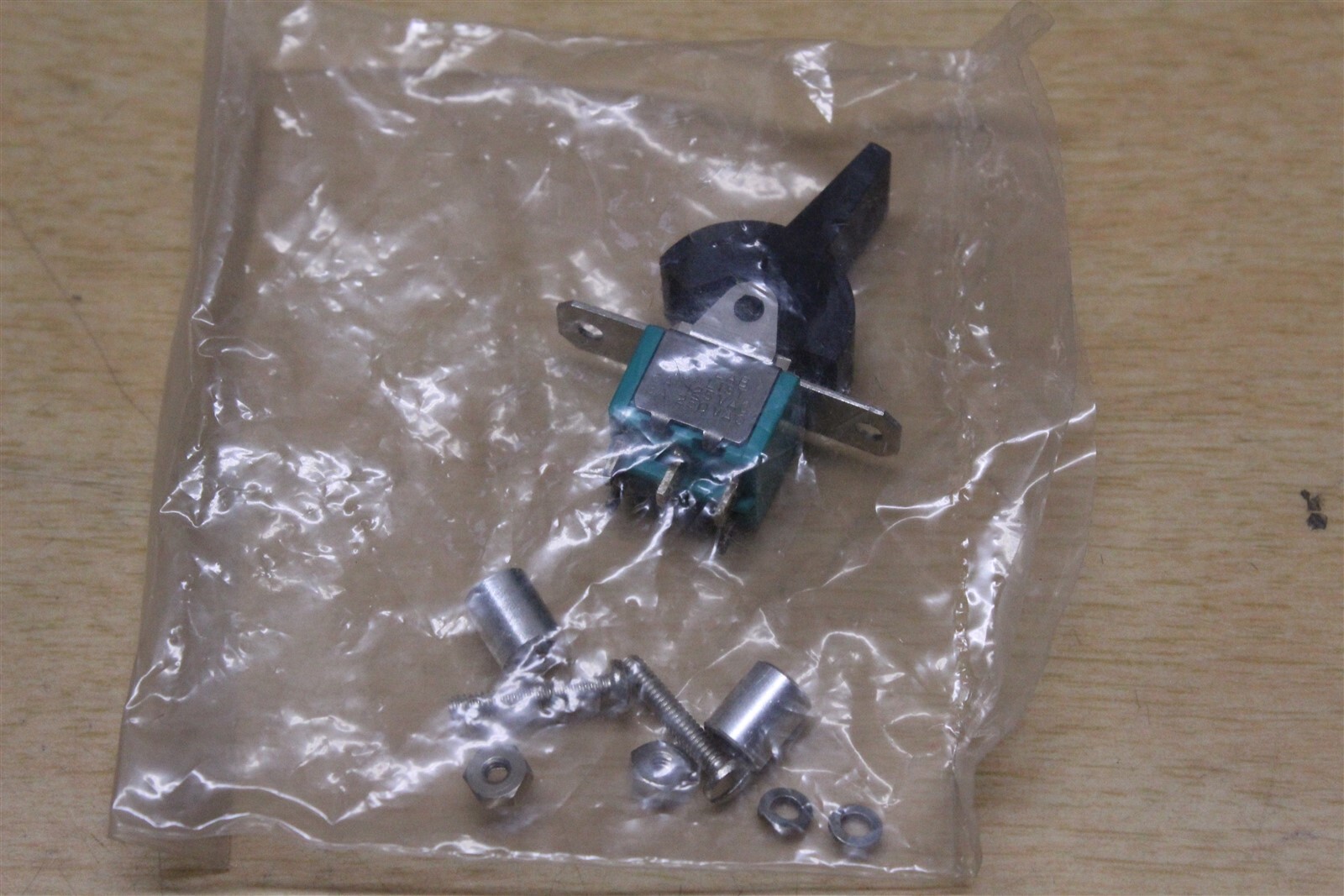 NEW Electroswitch Rocker sw.B221J22Q2 *FREE SHIPPING*