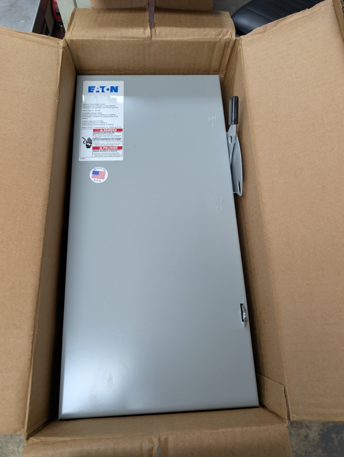 🤪 NEW EATON 100 AMP NON FUSED SAFETY SWITCH 240 VAC 3Ø 30 HP DG323UGB