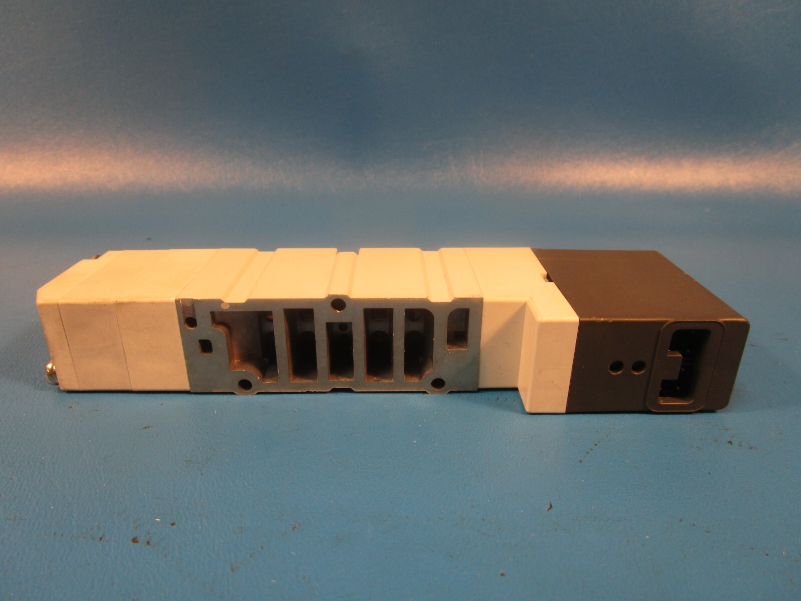SMC VQ4400-5, Solenoid Valve, 5 Port, 4 Way