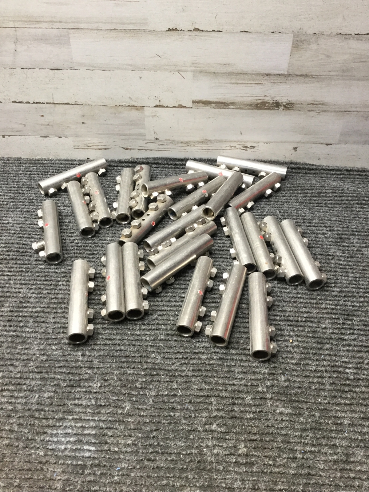 NOS Lot of 25 Pipe 4 Bolt (1/4″) Tube Connectors 4-1/2″ L x 5/8″