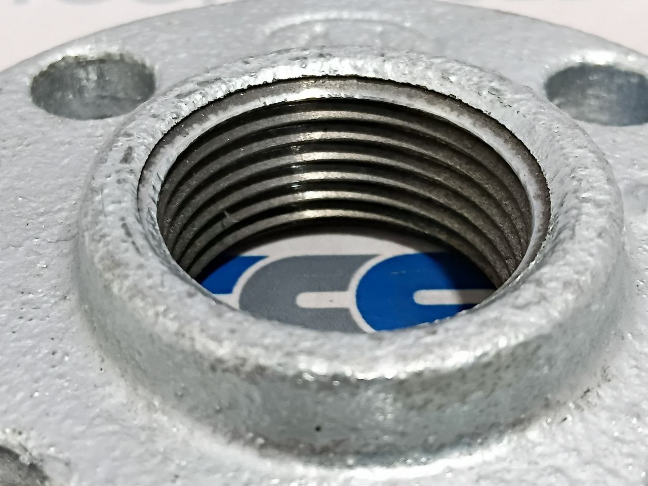 Galvanized Malleable Iron Floor Flange 3/4″ BSP Threaded 4 Bolt Pipe Flange