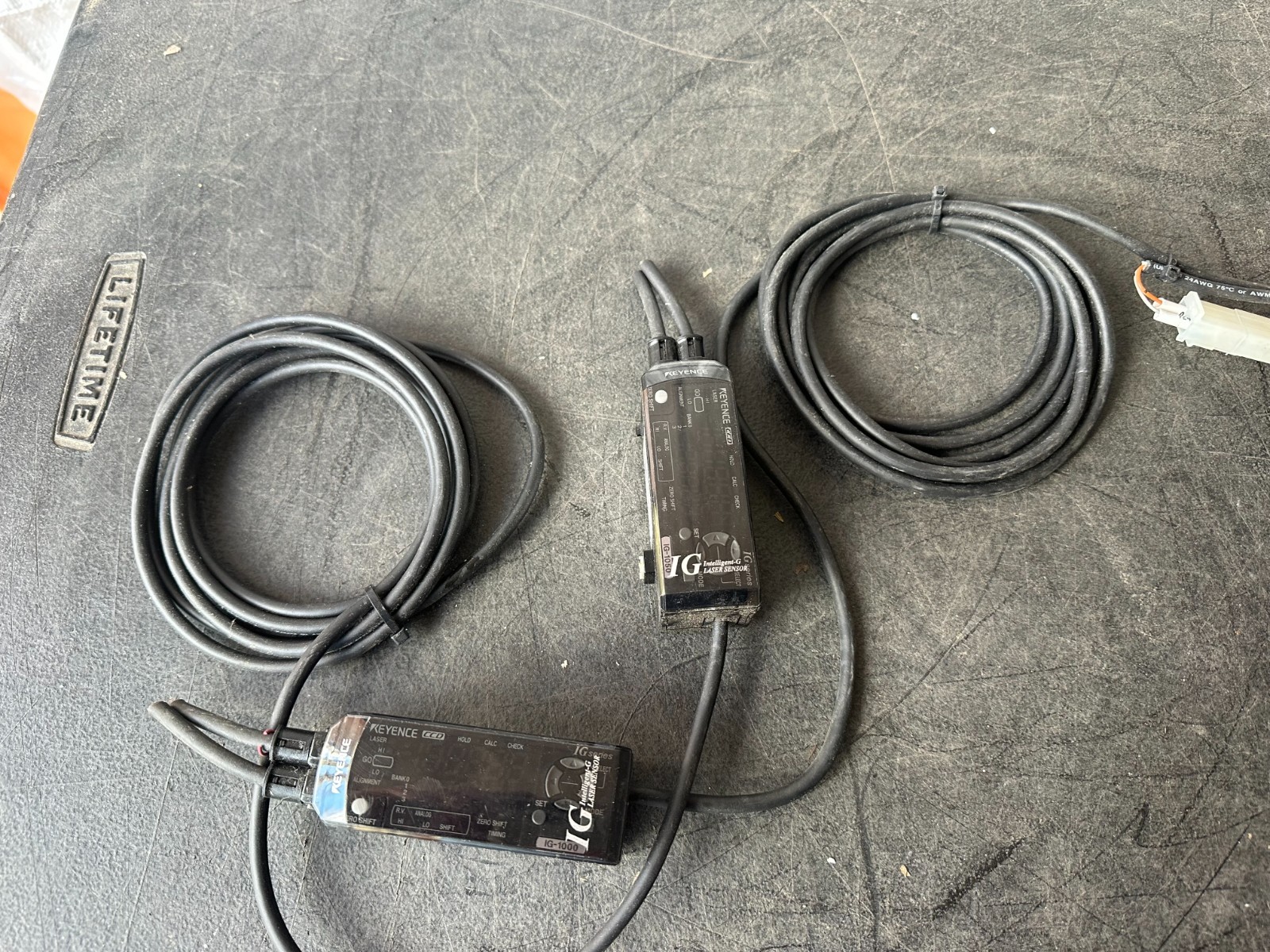KEYENCE IG-1000 SENSOR And KEYENCE IG-1050