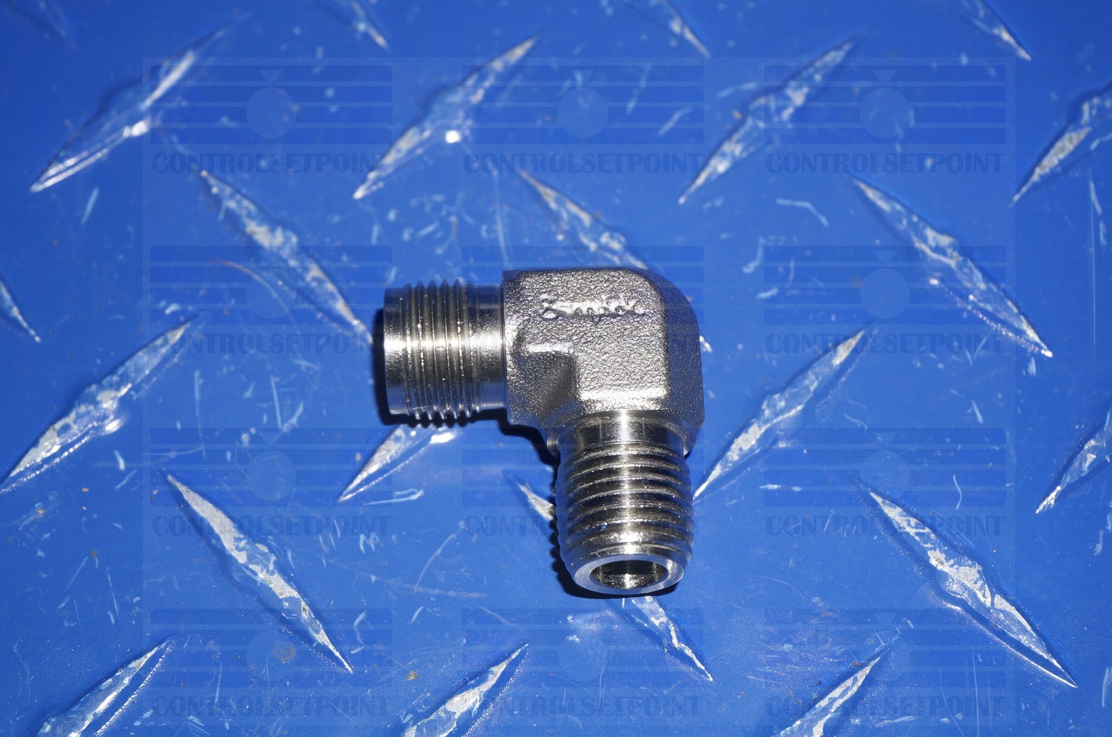 SWAGELOK 1/4″ NPT TO 3/8″ TUBE ELBOW MALE TO MALE 316 SST SS-600-2-4