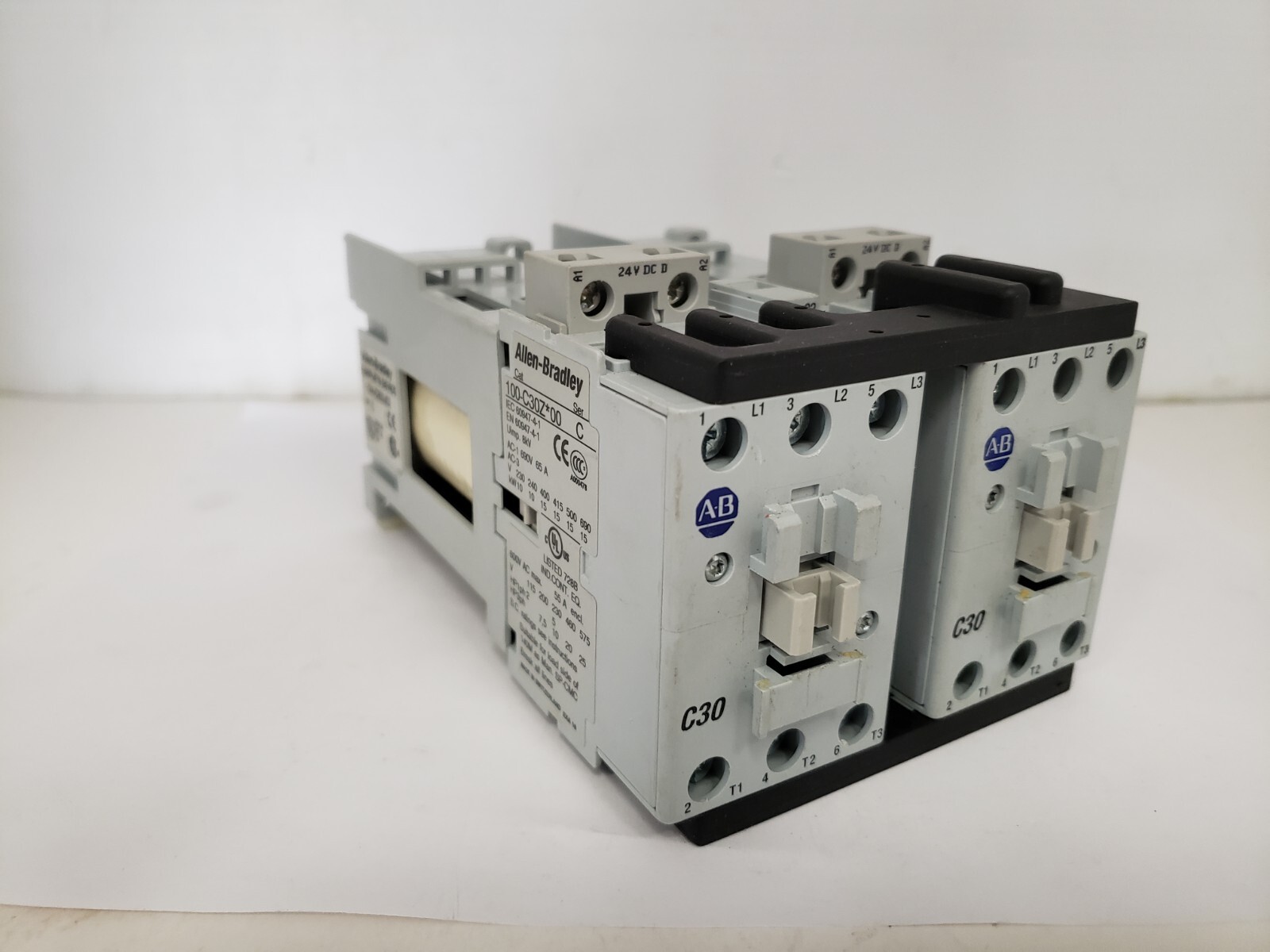 ALLEN BRADLEY 104-C30DJ02 CONTACTOR REVERSING 600V 30A SERIES C