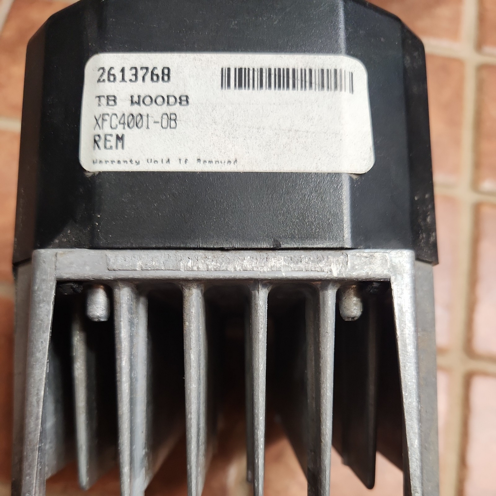 TB WOODS XFC4001-0B E-TRAC AC INVERTER 400-460V 50/6HZ 3PH 2.3A