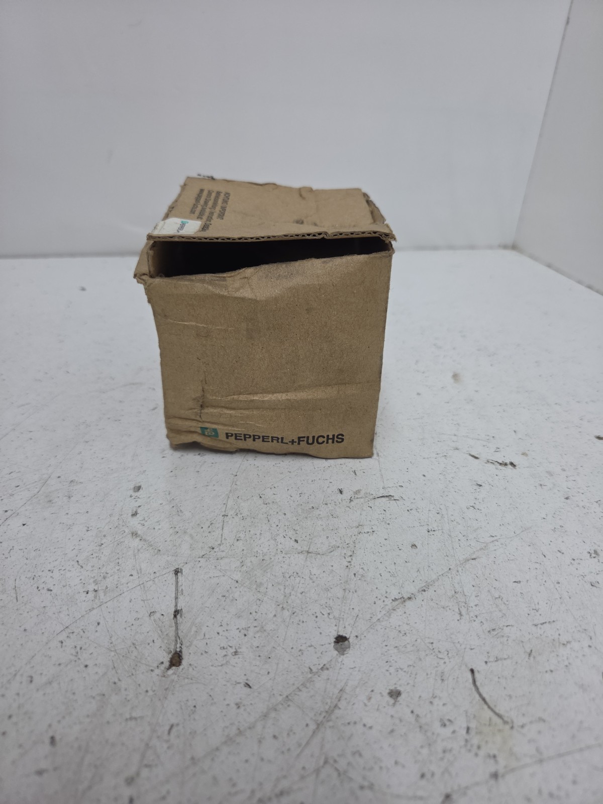 PEPPERL+FUCHS PB2-008-6 /093685 PALM BUTTON PROXIMITY SENSOR 24VDC 100MA *NOS*