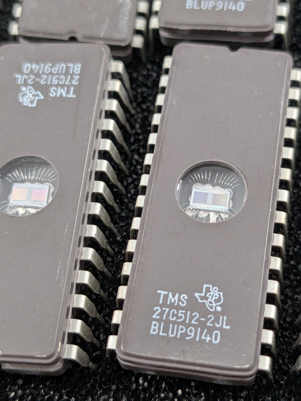 IC Lot. 24 Pcs TI 27C512 28 Pin Ceramic UV EPROM IC + 5 TSCC51 uControllers