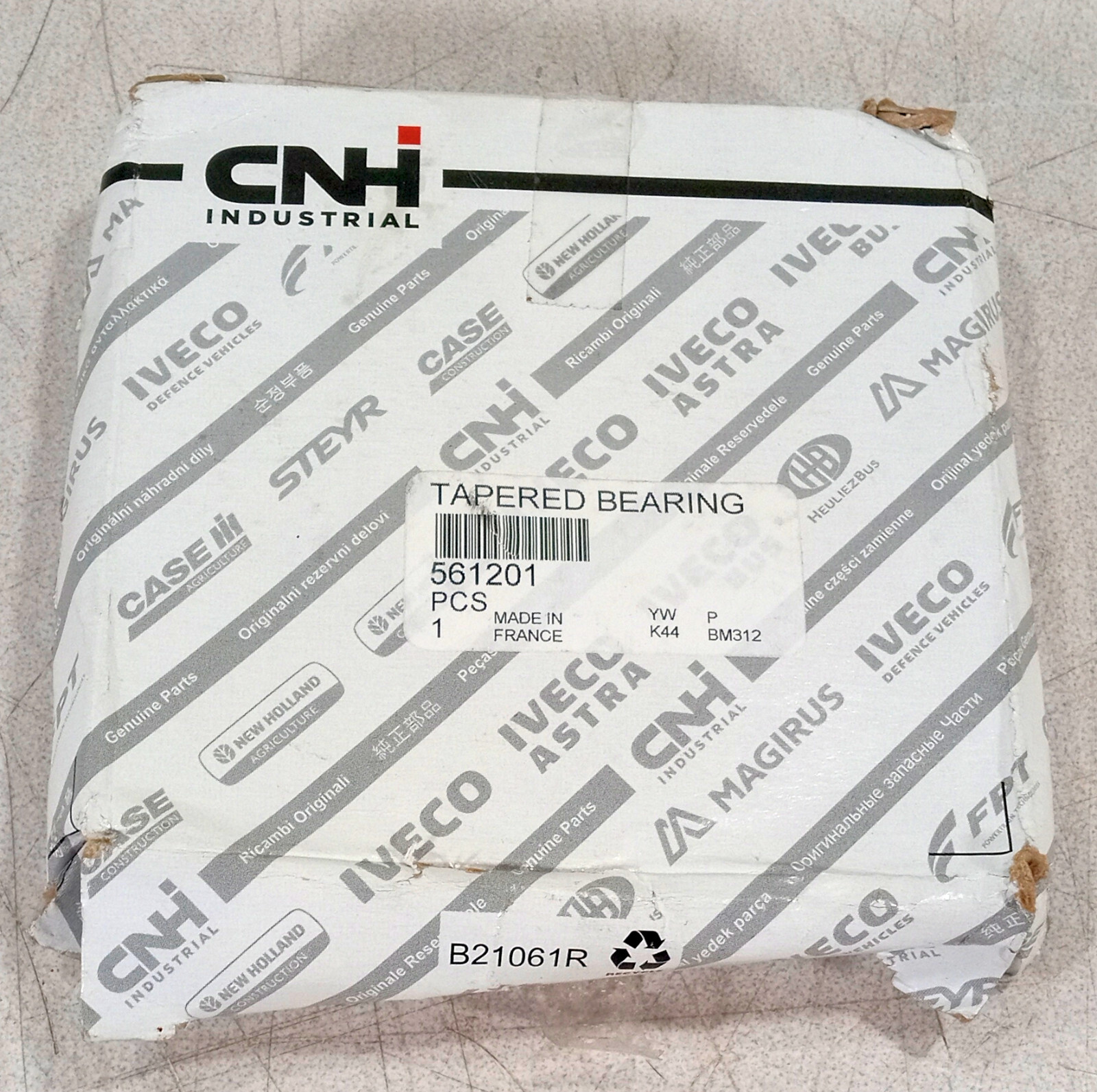 1 NEW CNH 561201 TAPERED ROLLER BEARING ASSEMBLY NIB ***MAKE OFFER***