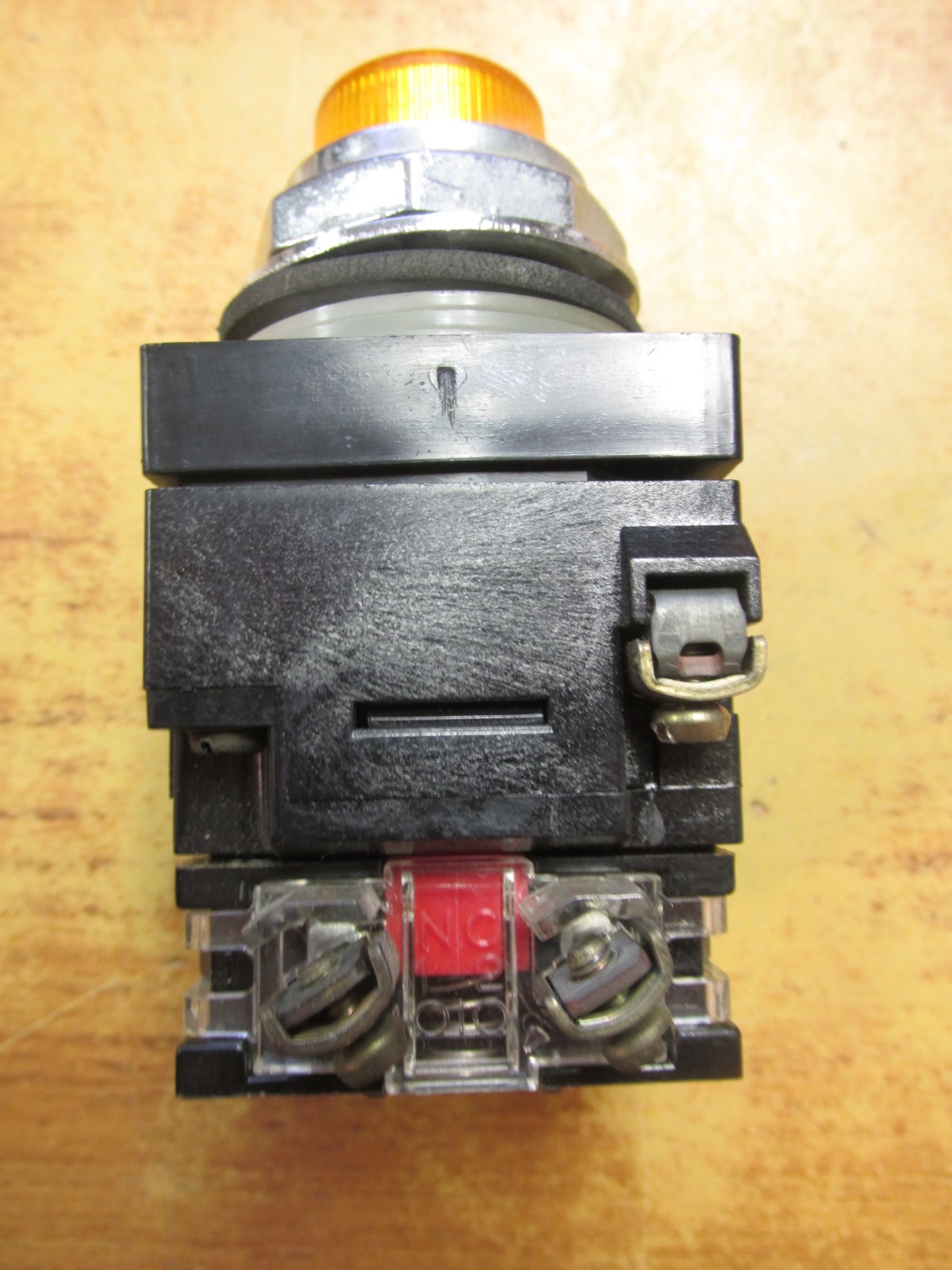 GE PUSH BUTTON TRANSFORMER UNIT 120V, CAT# CR104PXG22 .. VI-152