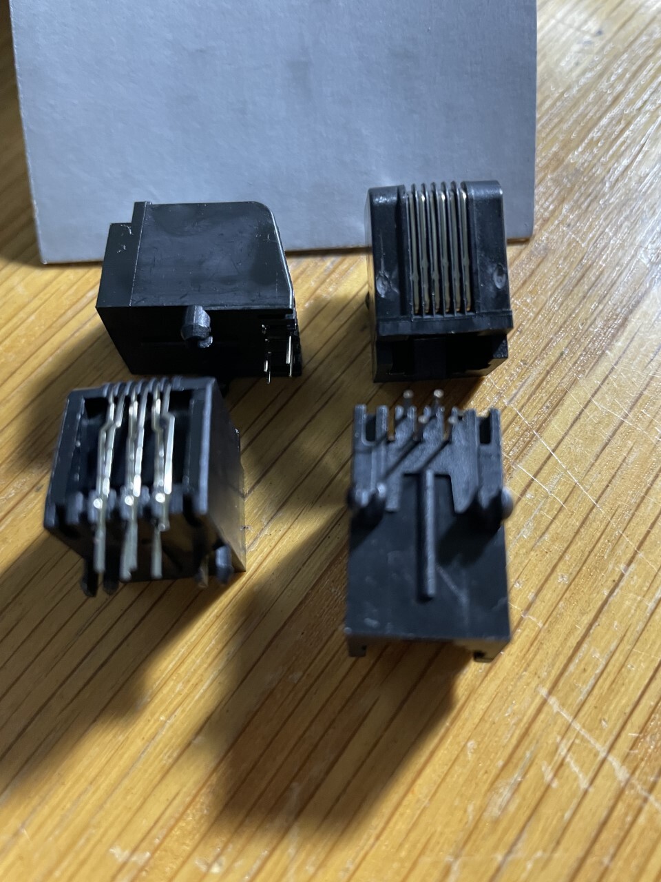 A lot of 20 AMP 554848-2 PC M/jack assembly, side entry , 6 pos.