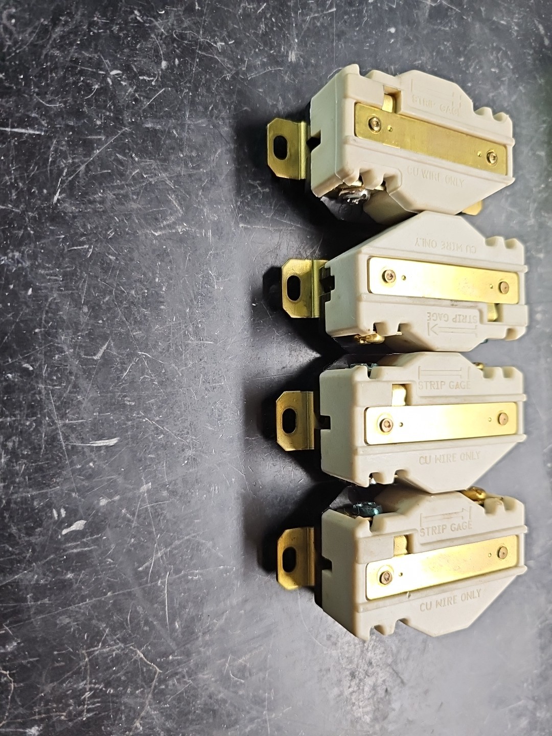 Lot 4 NEW HUBBELL HBL2630 TWIST-LOCK RECEPTACLE 277V 30A GROUNDING NEMA L7-30R