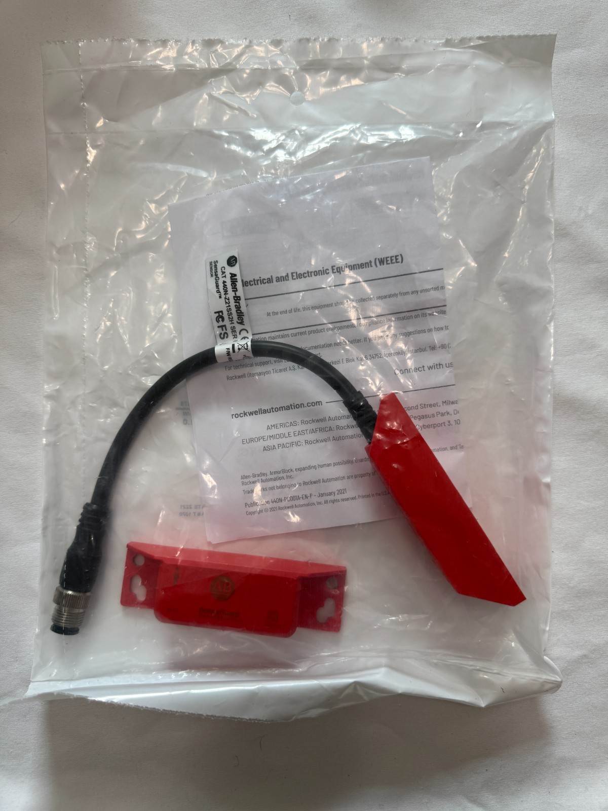 Surplus – Allen Bradley 440N-Z21SS2H SensaGuard Non-Contact Switch SER B
