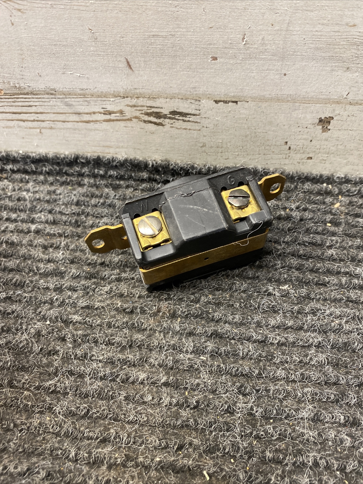 Leviton Nema L5-20-R 20A 125V Twist Lock Receptacle WC596/94-1 *FREE SHIPPING*