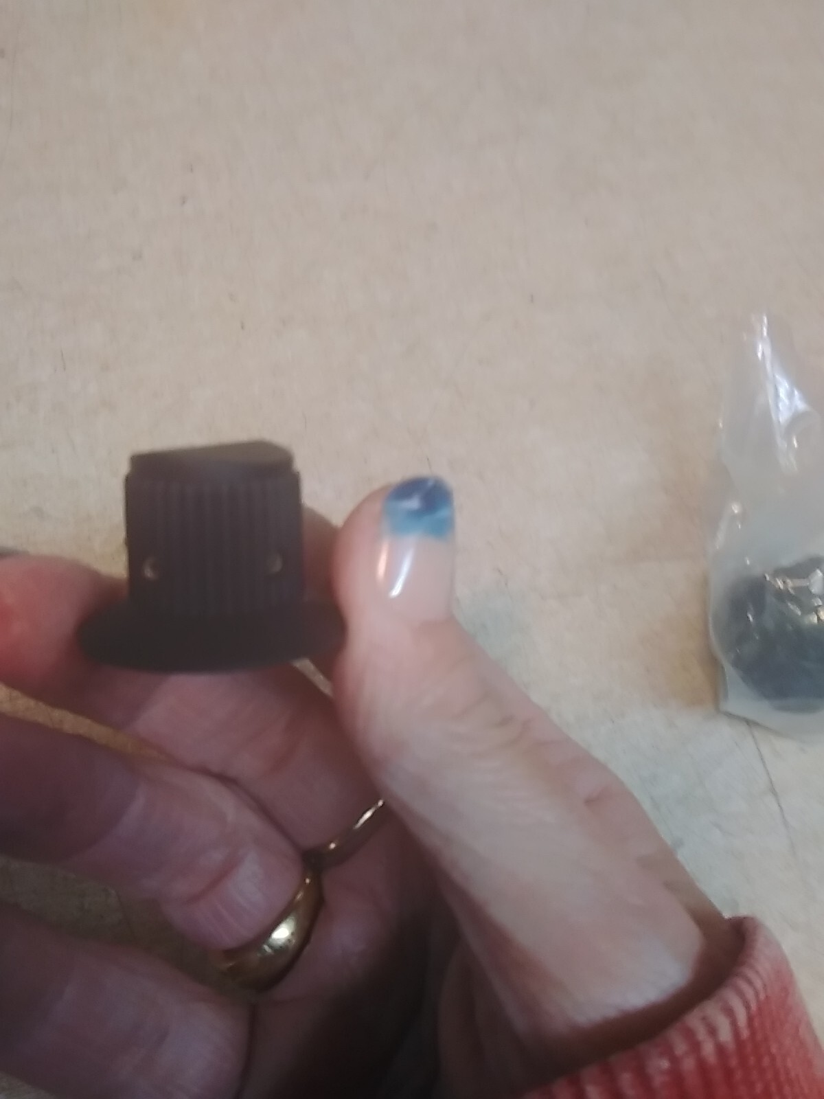 Raytheon 70-3-1G Skirted Phenolic Knob