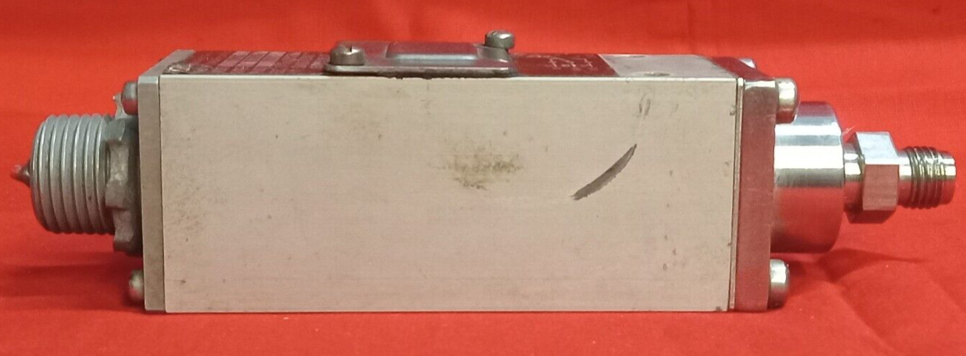 ITT AEROSPACE CONTROLS DIVISION NEO-DYN ADJUSTABLE PRESSURE SWITCH 132P48C3