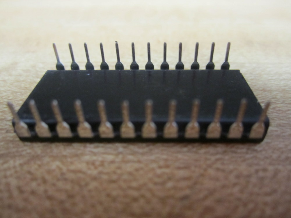 Intersil ICM7215IPG Integrated Circuit 8001