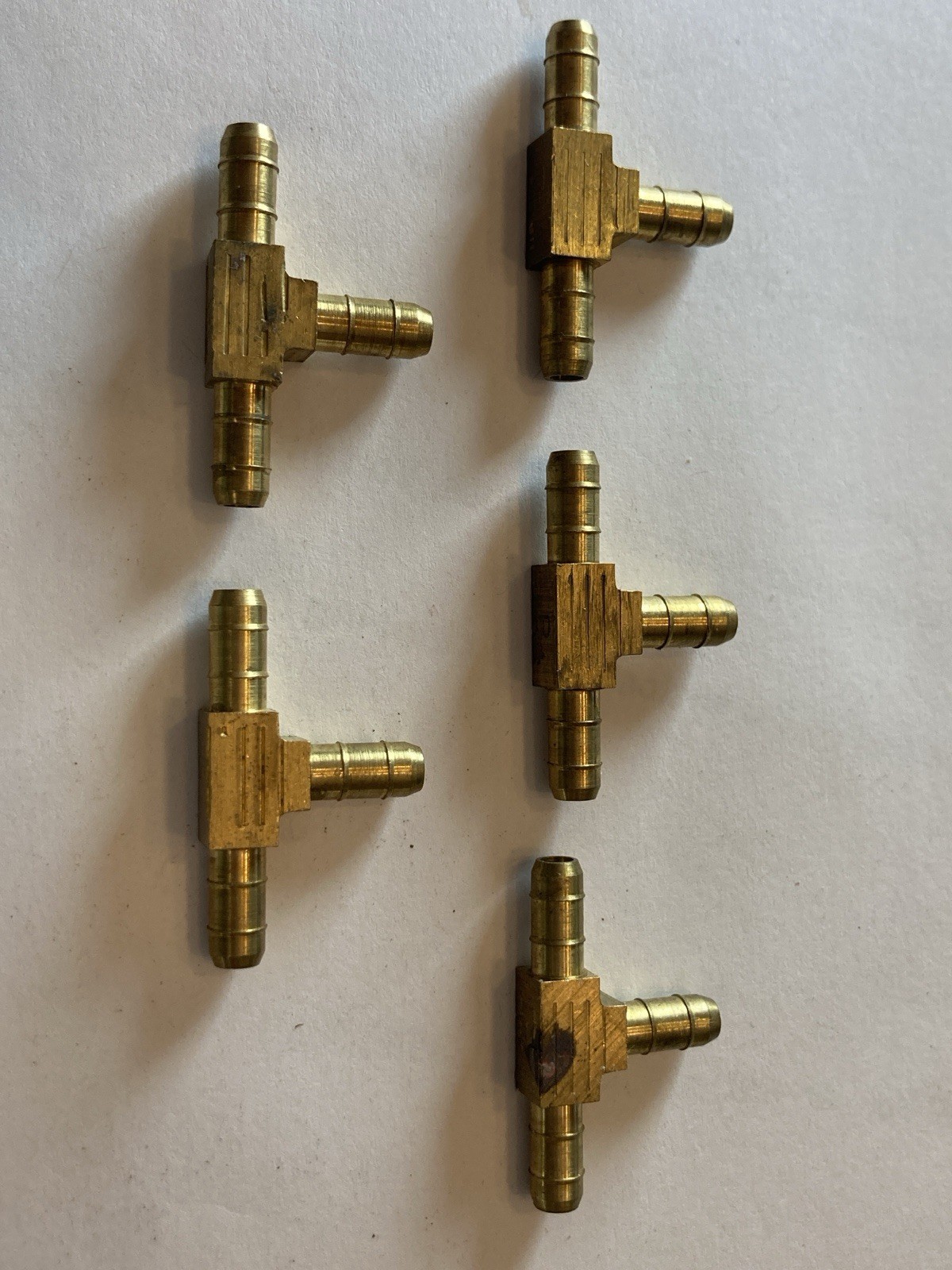 LOT OF 5 NEW PARKER 1/8″ BARBED UNION TEE BRASS