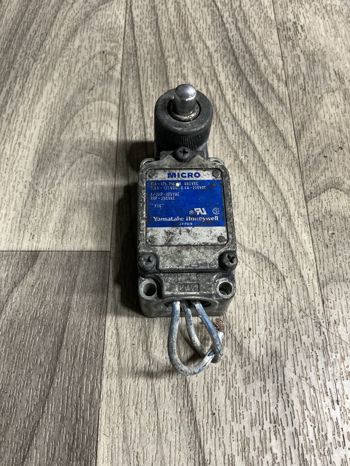 Yamatake Honeywell Micro Switch Y16 *Free Shipping* #4011A6