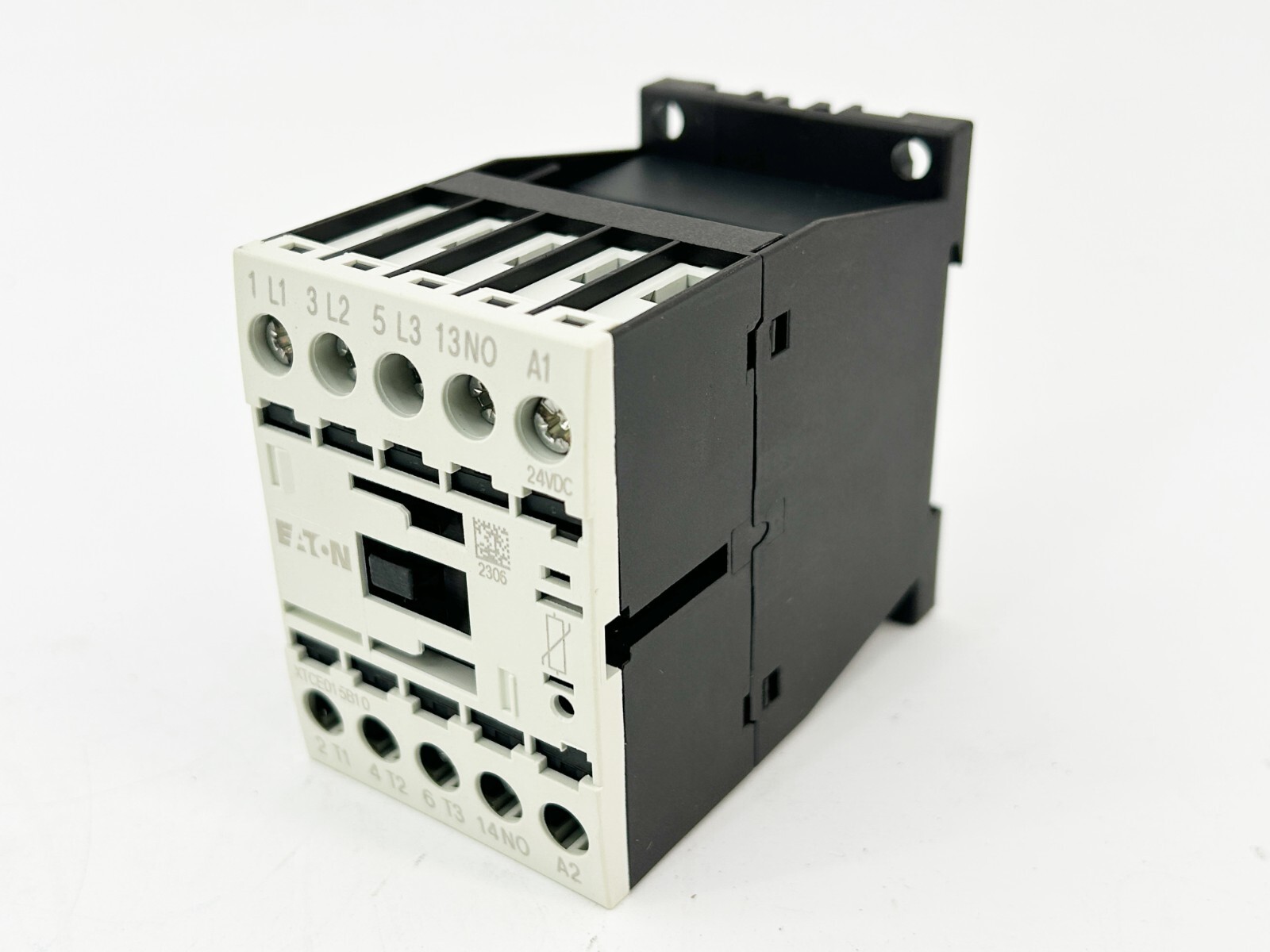 New Eaton XTCE015B10TD Contactor 3P 24VDC Coil 15A 10HP 2.2KW Frame B