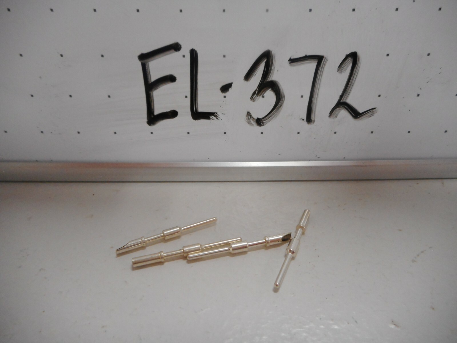 NOS AMPHENOL 10-040599-000 CIRCULAR MIL SPEC CONTACTS PIN 16L GA SOLDER