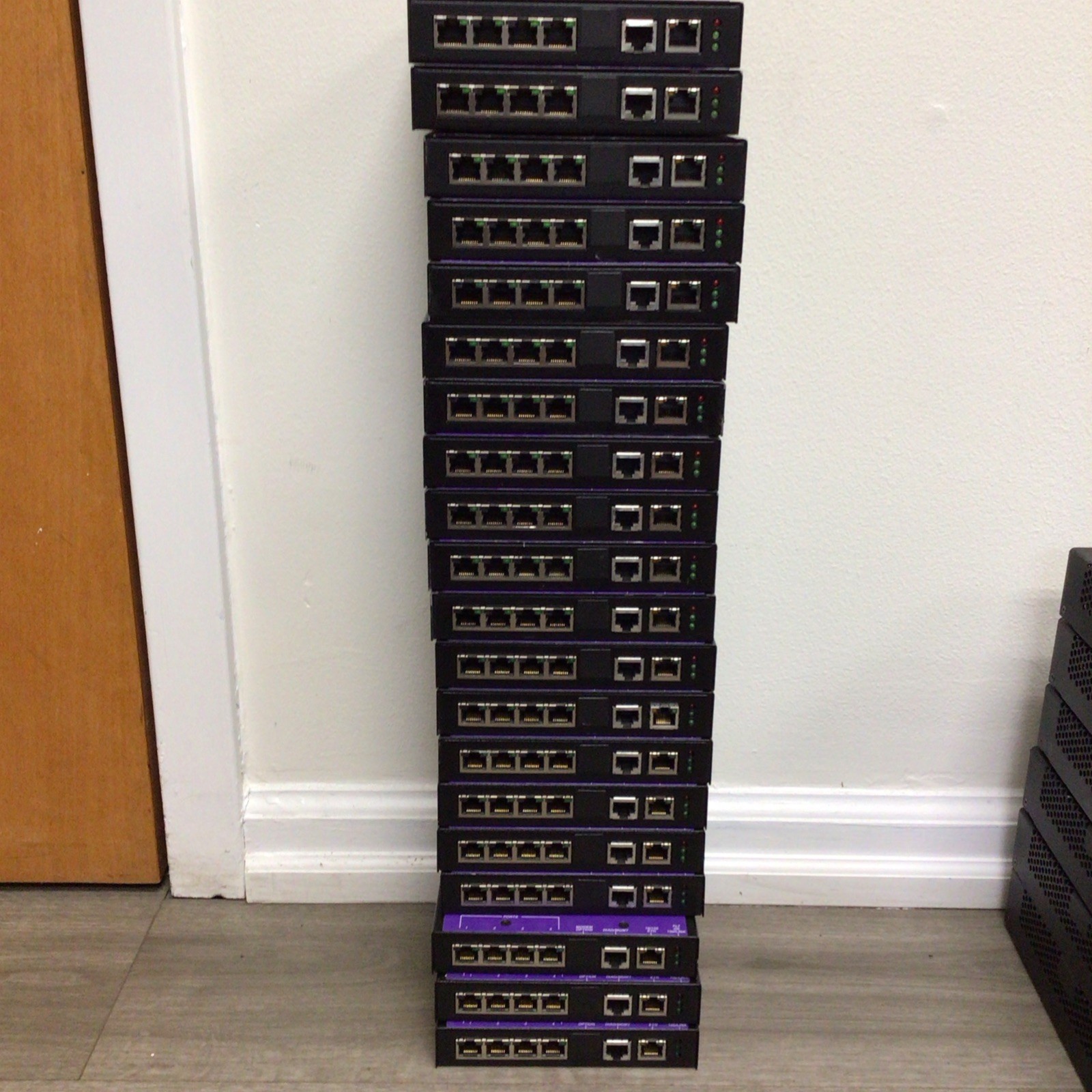 Lot of 12 MRV LX 1004 Series 4-Port Secure Console Server LX-1004T-101AC #C2 100