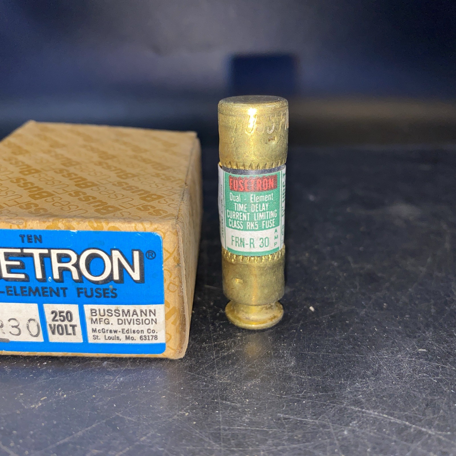 Box of 8 Bussmann FRN-R30 R 30 Fusetron Fuse 250 V NOS