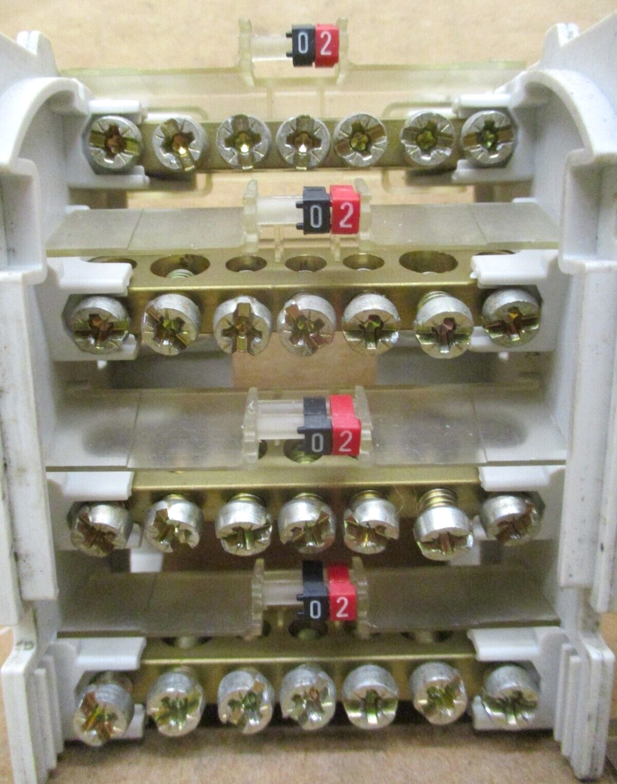 legrand 048 84 EN 60947-1 50006HM