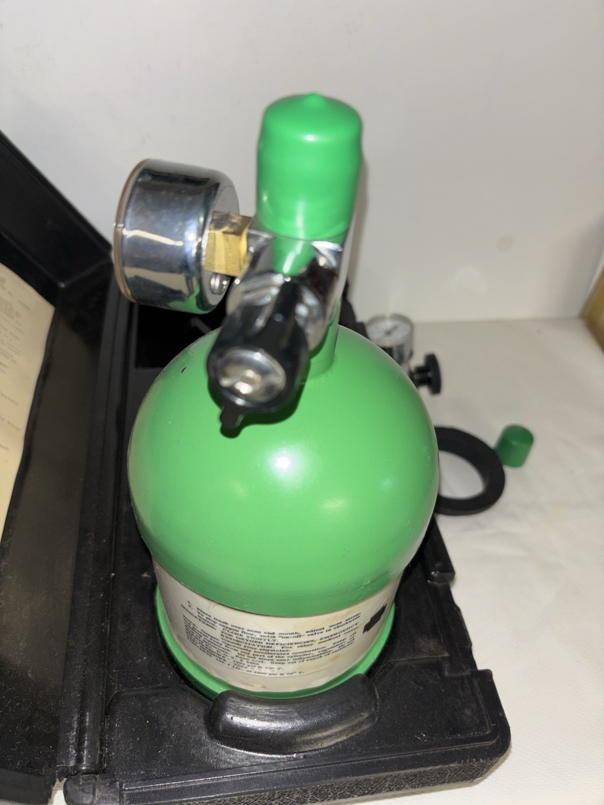 Portable Oxygen Unit Mada Cylinder W/Black Plastic Travel Case – Empty, No Lines