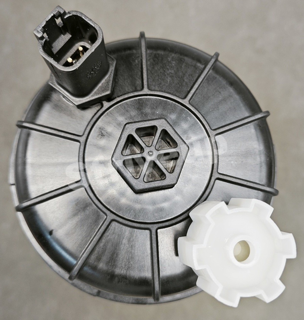 Fuel Filter Assembly with Water Separator 5319680 FS1098 5396530 For Cummins