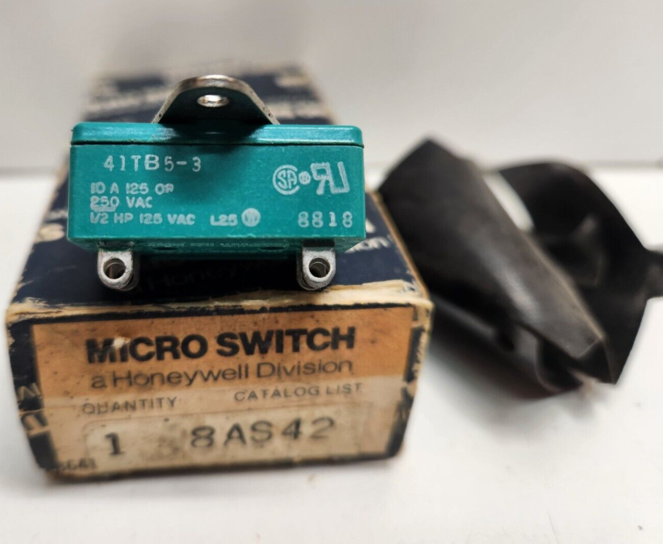 NEW OLD STOCK! MICRO-SWITCH 10A 250V PIN PLUNGER ACTUATOR 41TB5-3 8AS42