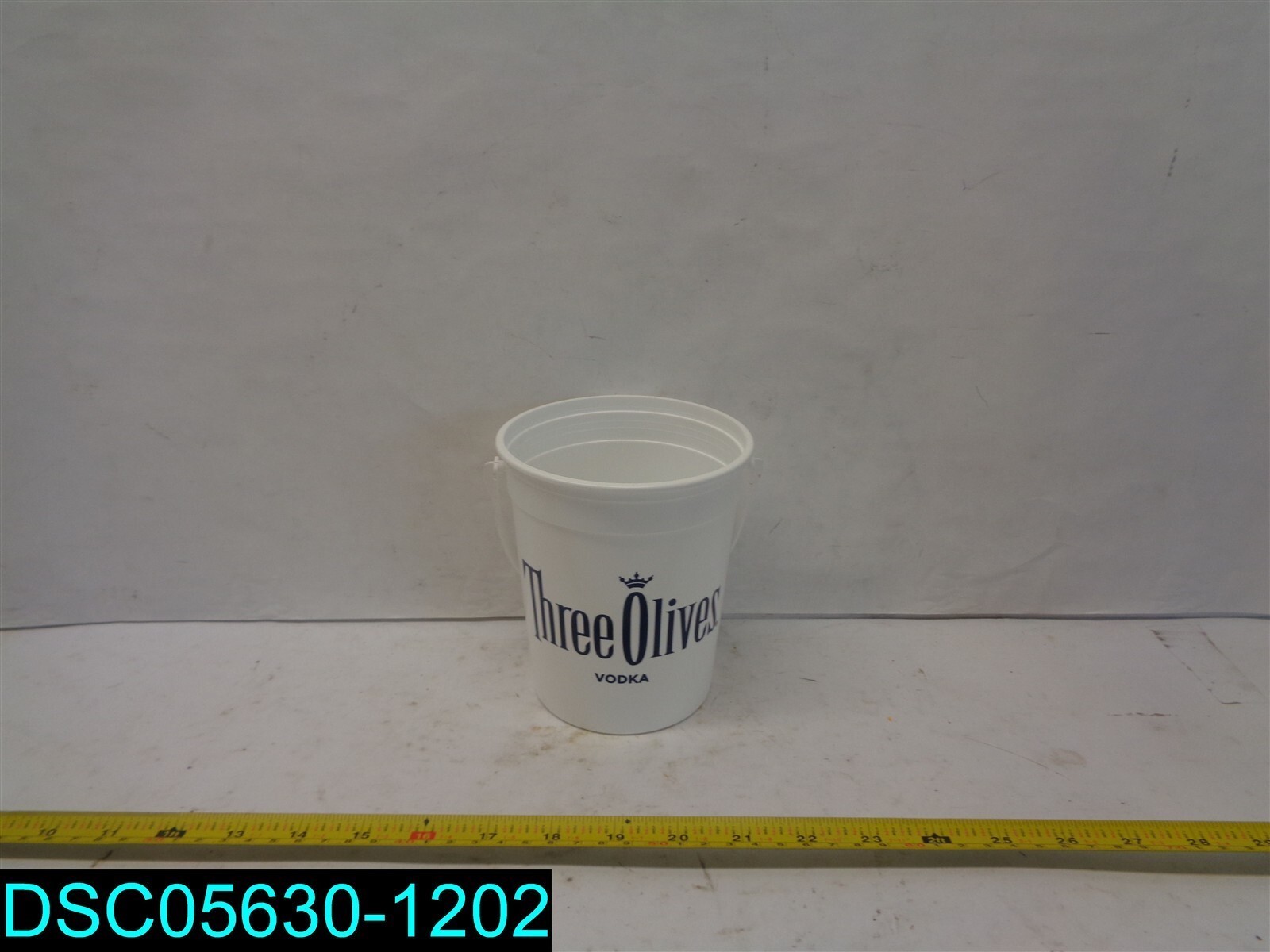QTY=110: THREE OLIVES WHITE PLASTIC BUCKET’S 3″ X 3″ X 3″