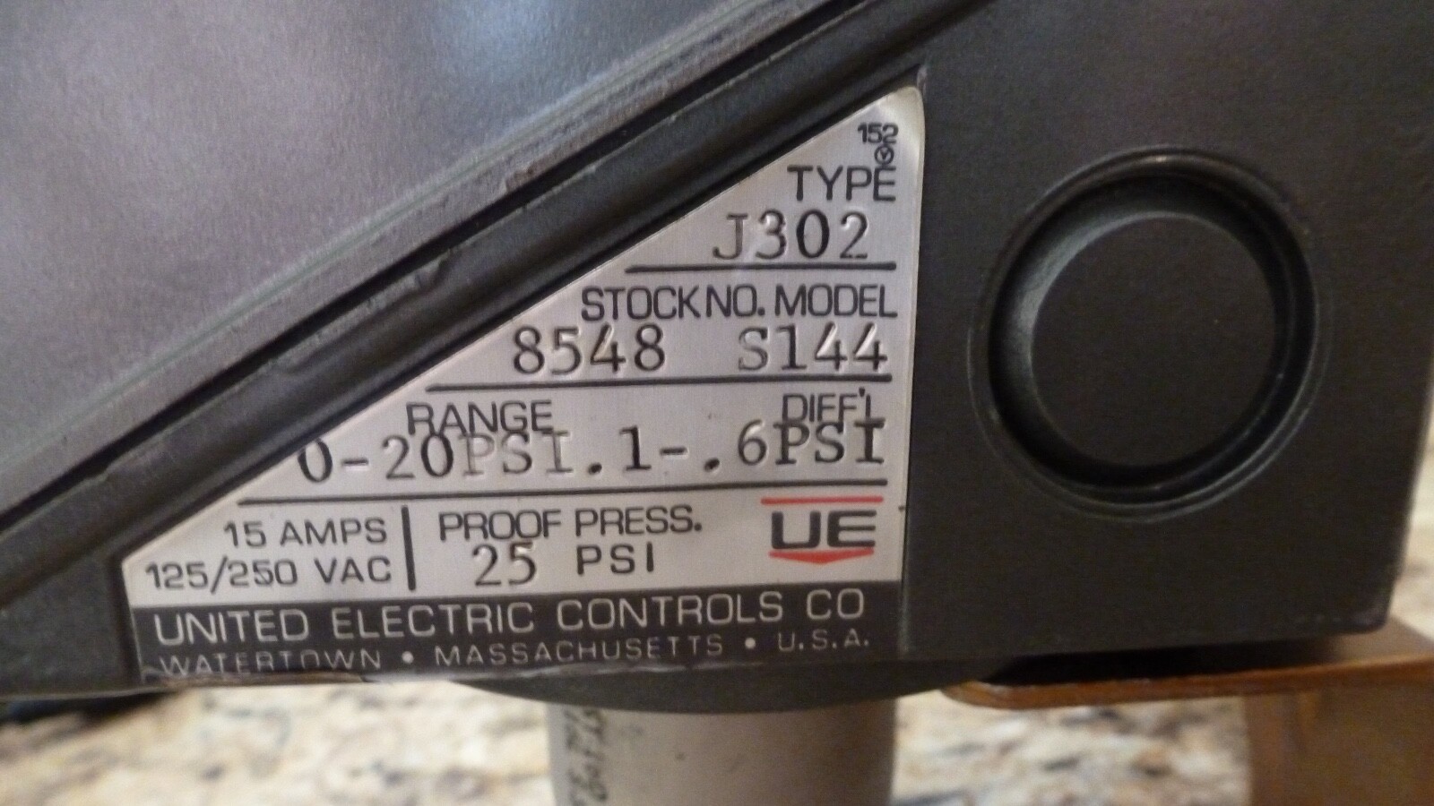 United Electronic Controls J302, S144, 8548 S144, Pressure Controller *new *